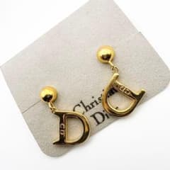 3132-3 人気✨ Dior ピアス CD ロゴ 希少 刻印 - メルカリ