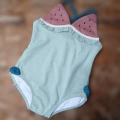 新品未使用品　スイカ柄 ベビー水着 女の子 ワンピース120のサムネイル