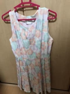 花柄ワンピースのサムネイル