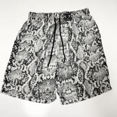 新品未使用】パイソン柄ハーフパンツ - メルカリ