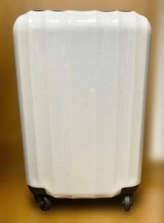 リモワ　エッセンシャル　キャビン　パパイヤ　Papaya RIMOWA」から “MINT”と “PAPAYA” の新色スーツケースが登場！ | Numero