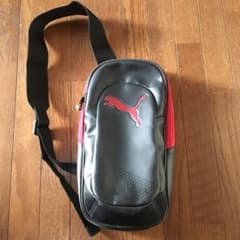 Puma　プーマショルダーバック　斜め掛け　ポーチ　リュックのサムネイル