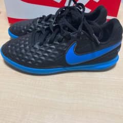 nana.様専用NIKE ナイキ フットサル　レジェンド8 23.0cmのサムネイル