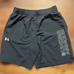 UNDER ARMOUR メンズ ショートパンツ ブラックのサムネイル