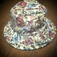 ノーブランドの花柄バケットハットです！！のサムネイル