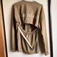 juemi バックオープン ベージュ 長袖 トップスのサムネイル
