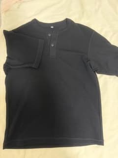 UNIQLO ヘンリーネック 半袖 Tシャツ ブラックのサムネイル