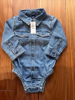 【値下げ】baby GAP デニムロンパース 12-18ヶ月のサムネイル