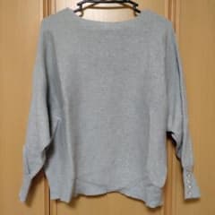新品　袖ボタン付き リブニットプルオーバー ライトグレーMサイズのサムネイル