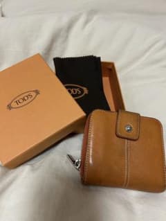 TOD'S 二つ折り財布 茶色 レザー（箱付き）のサムネイル