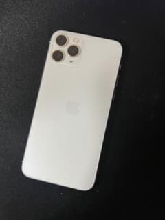 iPhone 11 Pro シルバー 256 GB au simロック解除済みのサムネイル