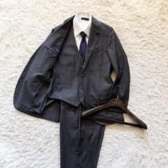 極美品> LARDINI 新ロゴ 3ピース ウール スーツ ブートニエール44 