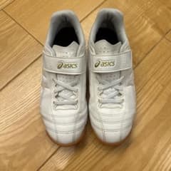 asics フットサルシューズ ホワイト　ジュニア用　室内トレーニングシューズのサムネイル