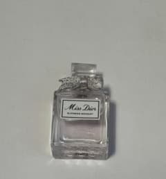 【未使用品】Miss Dior ブルーミングブーケオードゥトワレ5mLのサムネイル