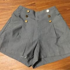 ショートパンツのサムネイル