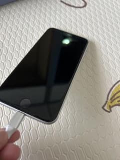 Apple iPhone SE 第2世代本体のサムネイル