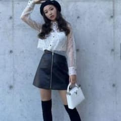 Shelleyシェリエ フロント ZIP レザー スカート Mのサムネイル