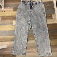 グレー ストレートレッグ デニムパンツのサムネイル