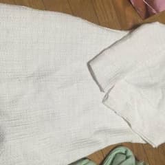 ミシェルマカロン系白色ワンピースのサムネイル