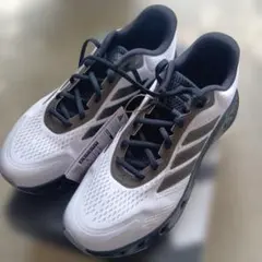 アディダス　スニーカー26.5センチ　2026年購入の新品　箱付きJQ7485