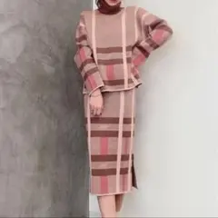 ピンク系ストライプニットセットアップ