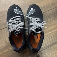 PUMA プーマ スニーカー 黒 23cmのサムネイル