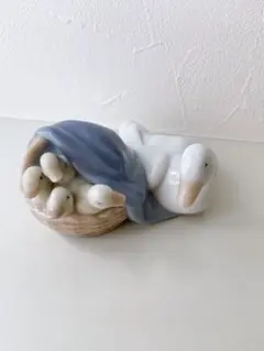 リヤドロ　アヒルとひな鳥の陶器置物