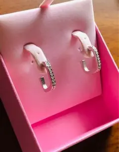 スワロフスキー　Swarovski ピアス