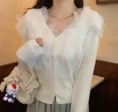 フリル付きホワイトカーディガン