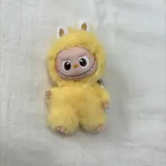 THE MONSTERS イニシャル　ぬいぐるみペンダント　ラブブ　Ｐ