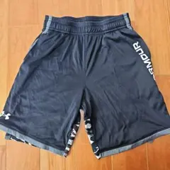 UNDER ARMOUR ブラック迷彩柄ショーツ