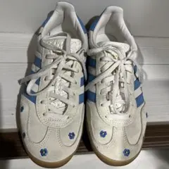 adidas 花柄刺繍 スニーカー　GAZELLE INDOOR 水色