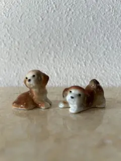 ボーンチャイナ　陶器製　ミニチュア　子犬の置物2点セット