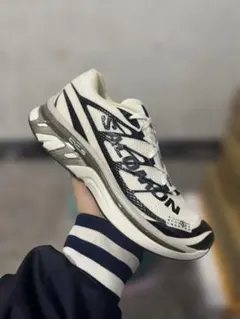 フクロウの刺繍ブローチ