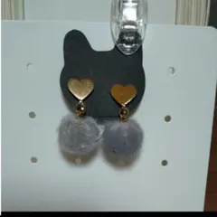 ハート ポンポン イヤリング グレー かわいい