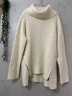 MOCA アイボリー タートルネックニット サイドジッパー付き