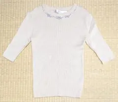 ベージュトップス ビジュー装飾