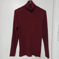 UNIQLO 赤 リブタートルネックセーターのサムネイル