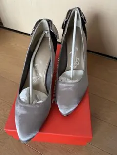 marie claire シルバー サテン パンプス