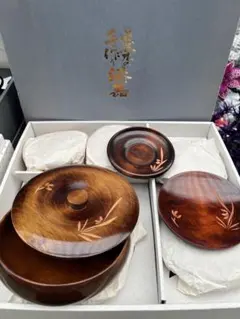 未使用 木製 漆器セット 花彫刻