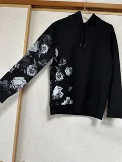 H&M 花柄プリント プルオーバーパーカー ブラック XS ユニセックスのサムネイル