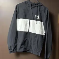 Under Armour フード付きウィンドブレーカー SM 黒/白