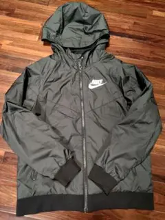 キッズ　Nike ウインドブレーカー　140〜150cm