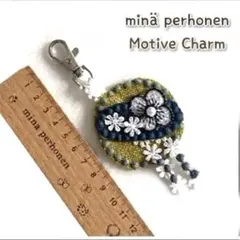minä perhonen モチーフチャーム　ハンドメイド