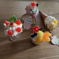 明治デコチョコカップケーキストラップ4種類 - メルカリ