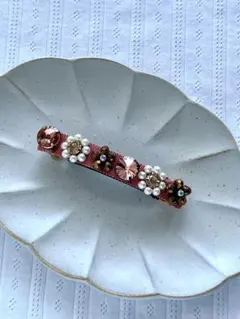 EVITA PERONI ビジューとパールヘアバレッタ