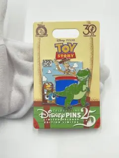 ディズニーストア　トイストーリー30th トイストーリーピンバッジ