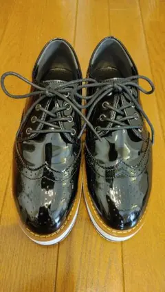 【値下げしました】エナメルブラックローファー