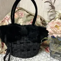 タイムセール‼️美品‼️インゲボルグ ファー付き黒編み込みハンドバッグ