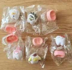 19☆ サンリオキャラクターズ　みんなでなっちゃお！ カプセルトイ　ガチャ　歯